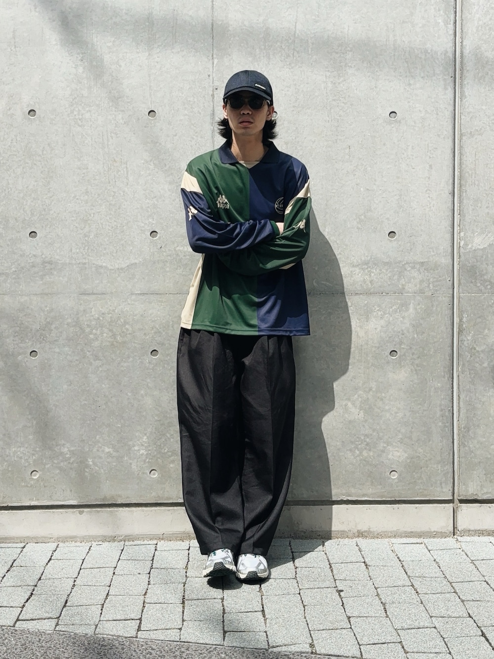 「やっぱり帽子が好き、ユニフォーム、スポーツミックス、スポーティ、スラックス、スニーカー、スニーカーコーデ、シンプル、シンプルスタイル、ラフ、ラフコーデ、ラフスタイル、おでかけコーデ、休日スタイル、リラックススタイル」｜「Kappaの”KAPPA×CITY BOYS FC” L/S Jersey 01（Tシャツ/カットソー、ブルー系）」を使った、Takuya  Kobayashiさん（メンズ・176cm）の夏コーディネートの1枚目の写真