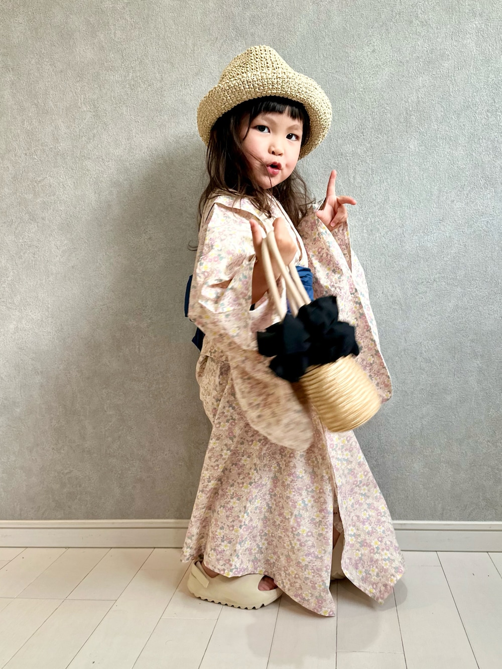 「麦わら帽子、サンダル、浴衣、夏コーデ、お祭り、セットアップ、ワンピース、Branshes、プチプラ、キッズファッション」｜「BRANSHESのリボン付きペーパーハット（ハット、ホワイト系）」を使った、kii_memeさん（キッズ・151cm）の春コーディネートの1枚目の写真