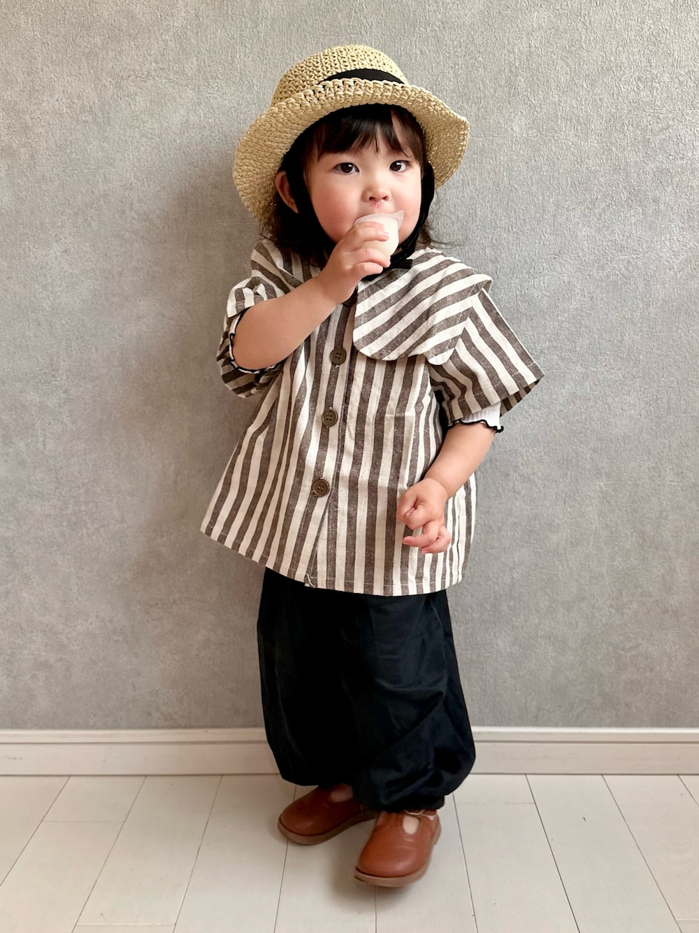「お出かけコーデ日記、カジュアルコーデ、ワントーンコーデ、韓国子供服、春夏コーデ、ストライプ、ビッグカラー、むぎわら帽子、カラーパンツ、シンプルコーデ、ストライプシャツ、シャツスタイル」｜「BRANSHESの【ベビー】ペーパーハット（その他ベビー用品、ベージュ系）」を使った、kii_memeさん（キッズ・147cm）の春コーディネートの1枚目の写真