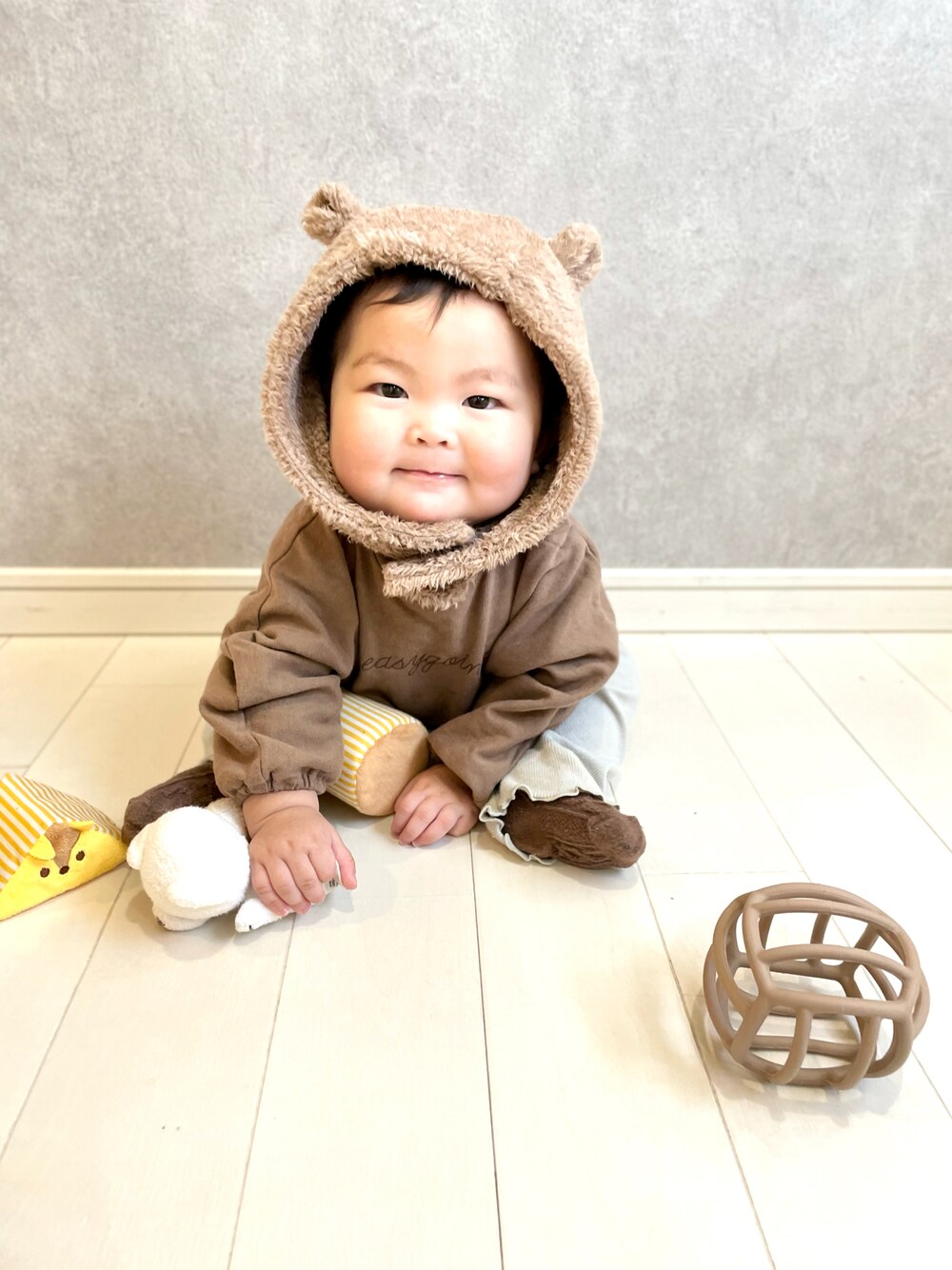 「ハロウィン、冬コーデ、休日スタイル、ロンパース、赤ちゃん、秋、ベビーコーデ、秋コーデ、devirock、wearhalloween2021、ボア、もこもこ、ブラウン」｜「BRANSHESのくま耳ベビーボア帽子（その他ベビー用品、ブラウン系）」を使った、kii_memeさん（キッズ・130cm）の秋コーディネートの1枚目の写真