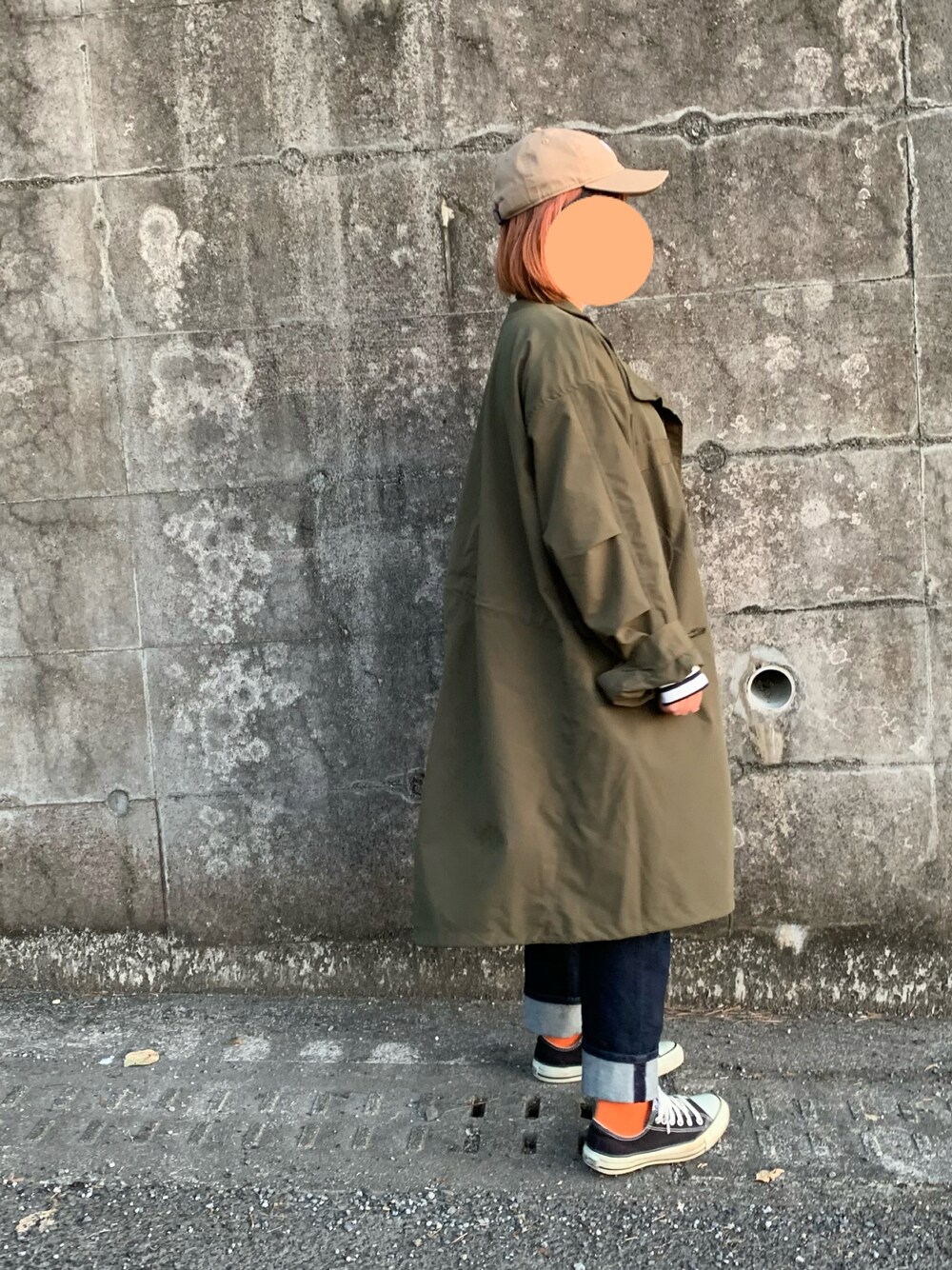 「コンバース、モッズコート、ビッグシルエット、ミリタリー、カジュアル、キャップ、M65、大人カジュアル、ニューエラ、M-65、ママコーデ、低身長コーデ、秋コーデ、オレンジソックス、ママファッション」｜「BONLECILLのM-65 ドロスト キルティング ライナー付き ミリタリーモッズコート（モッズコート、グリーン系）」を使った、mao*さん（レディース・155cm）の秋コーディネートの1枚目の写真