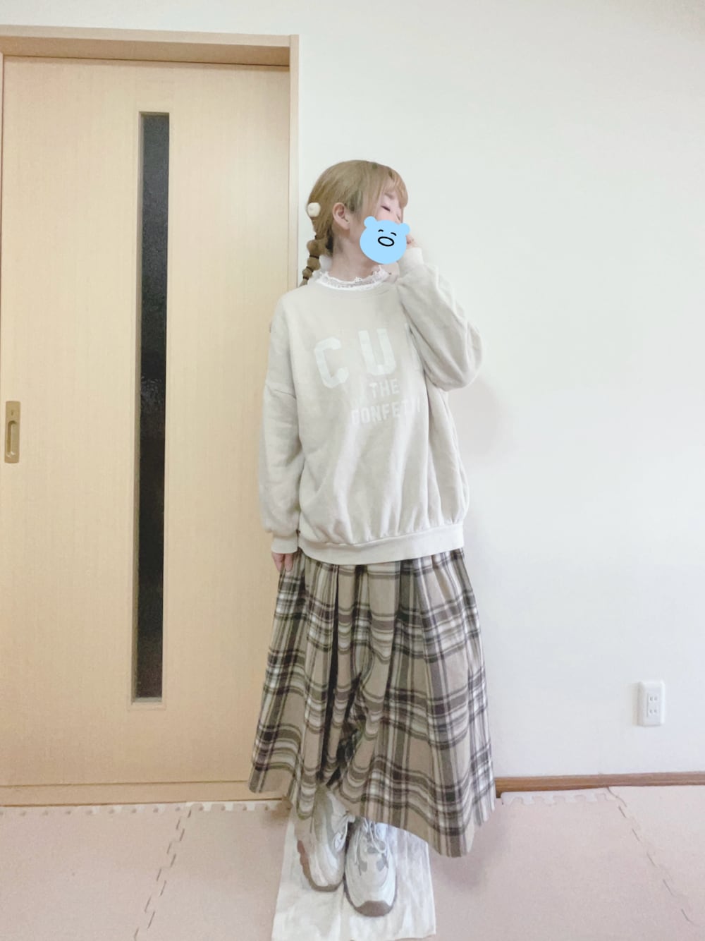 「ばらいろほっぺのアイテム（ヘアピン、イエロー系）」を使った、𝚖 𝚎 𝚛 𝚘 ⋈*｡ﾟさん（レディース・156cm）の冬コーディネートの1枚目の写真