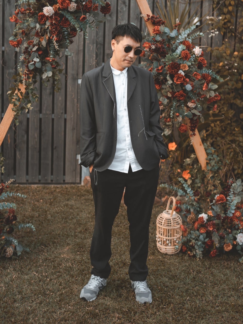「New Balance、BEAMS、Rnc、Rncfashiononline、無印良品、MUJI、ray ban、Hong Kong」｜「NEW BALANCEのアイテム（シューズ、グレー系）」を使った、Ray Lauさん（メンズ・175cm）の春コーディネートの1枚目の写真