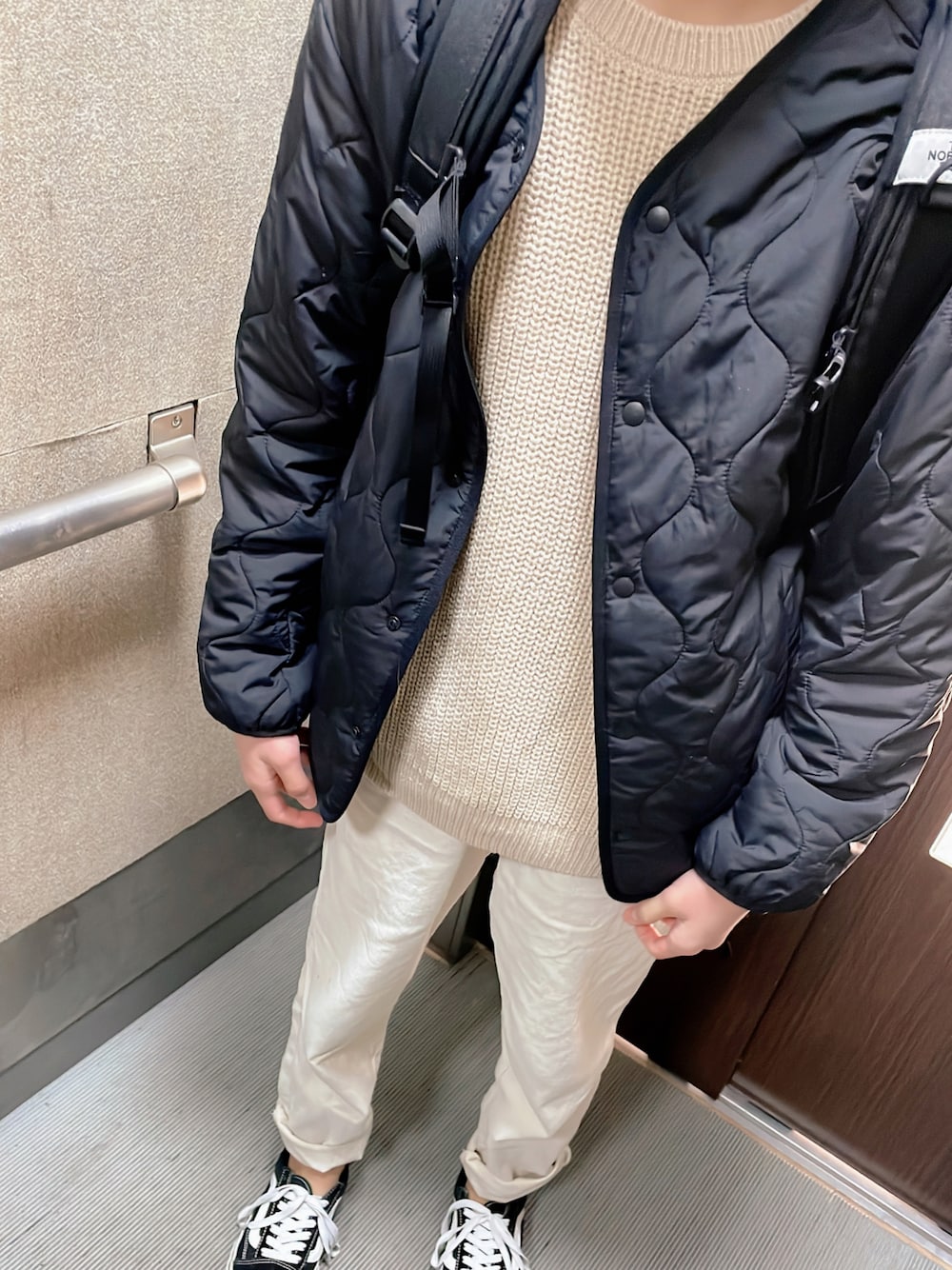 「キッズファッション、シンプルコーデ、キッズコーデ、女の子、小学生、UNIQLO、西松屋」｜「西松屋のアイテム（ニット/セーター、ベージュ系）」を使った、srさん（キッズ・150cm）の冬コーディネートの1枚目の写真