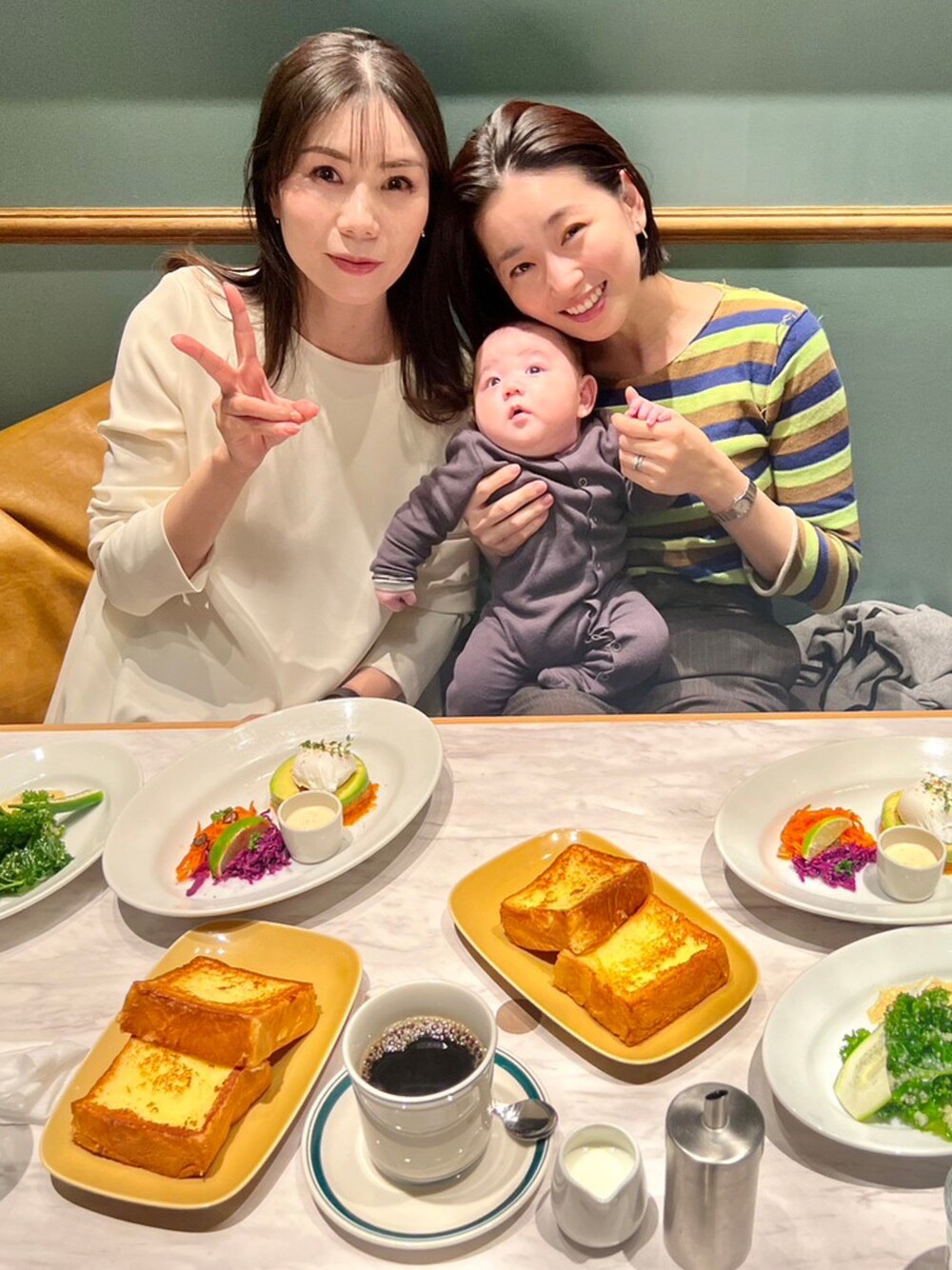 「冬コーデ、大人カジュアル、ママコーデ、おでかけんのしん、ニット、スラックス、厚底スニーカー、yohjiyamamoto、JOHN LAWRENCE SULLIVAN、PRADA」｜「Yohji Yamamotoのアイテム（ニット/セーター、その他）」を使った、Chisato さん（レディース・167cm）の冬コーディネートの1枚目の写真