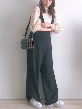 「スタンスミス」｜「アイテム（オールインワン・サロペット）」を使った、tomoさん（レディース・157cm）の春コーディネート