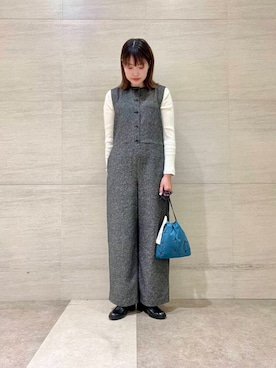 「アイテム（レインシューズ）」を使った、後藤綾乃さん（レディース・165cm）の秋コーディネート
