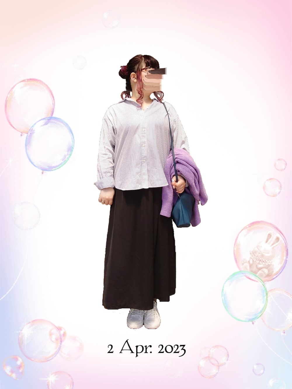 「4月、春、春コーデ、ストライプシャツ、黒スカート、白スニーカー、カーディガン、大人カジュアル、ドライブ、お出かけコーデ、ぽっちゃりコーデ」｜「AMERICAN HOLICのアイテム（シャツ/ブラウス、ブルー系）」を使った、みぃさん（レディース・157cm）の春コーディネートの1枚目の写真