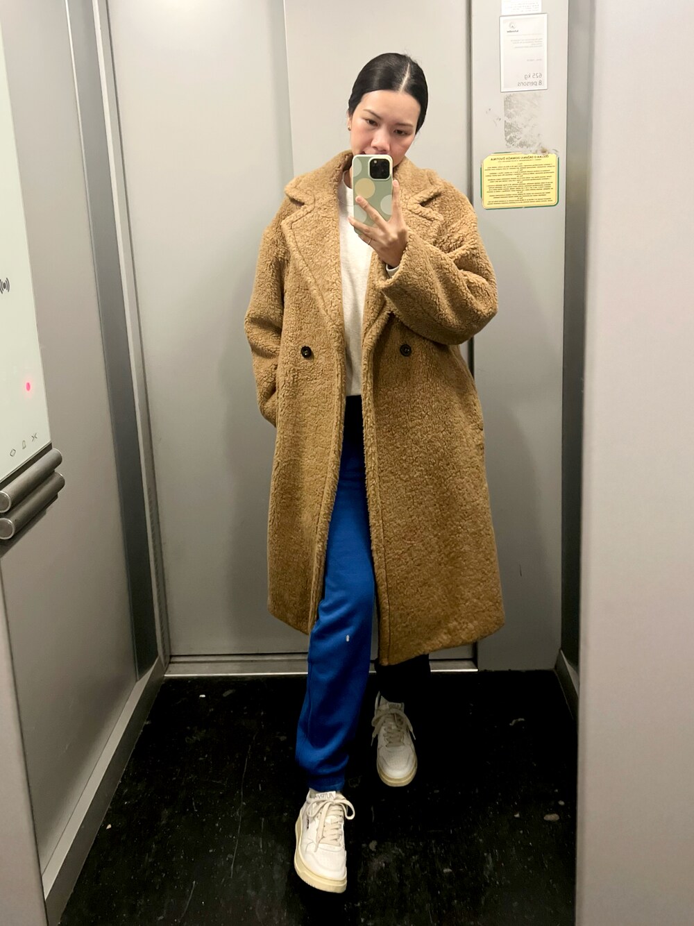 「ootd、冬コーデ、カジュアルコーデ、H&M」｜「MADEMOISELLE ROPE'のフェイクボアロングチェスターコート（チェスターコート、ベージュ系）」を使った、N.N.さん（レディース・165cm）の春コーディネートの1枚目の写真