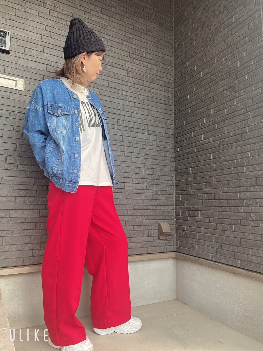 「赤パンツ、coca、プチフラ、コカ(coca)、カラーパンツ」｜「coca（coca）のワイドパンツ（その他パンツ、レッド系）」を使った、yuniconさん（レディース・163cm）の秋コーディネートの1枚目の写真