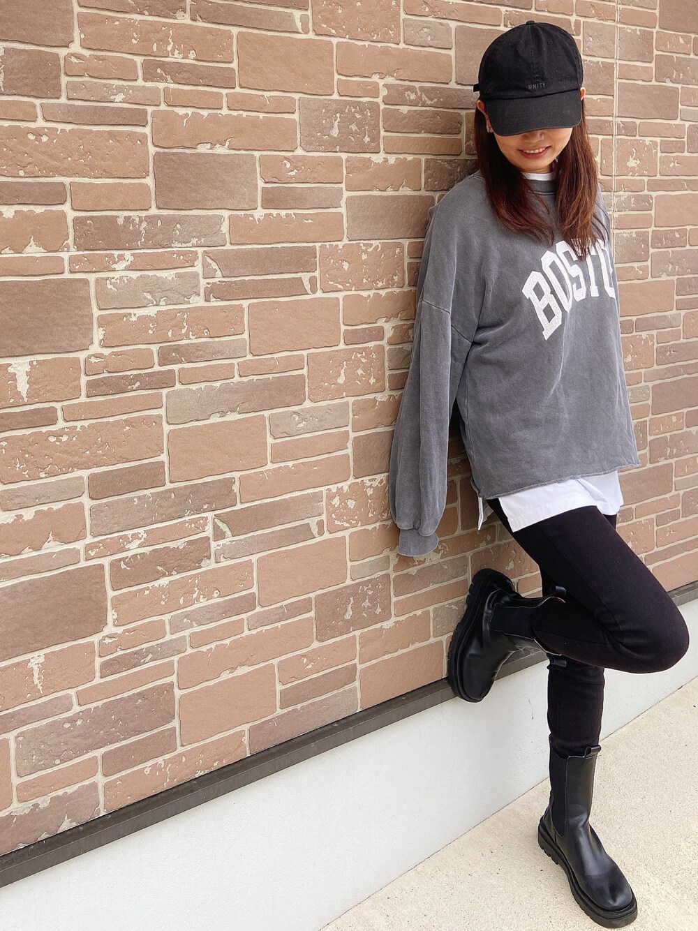 「niko and...のアイテム（キャップ、ブラック系）」を使った、yuniconさん（レディース・163cm）の秋コーディネートの1枚目の写真