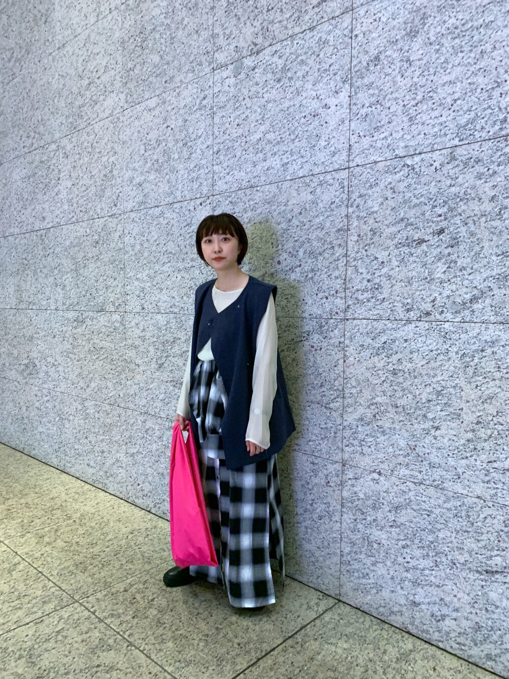 ベストを使った「チェックシャツワンピース」の人気ファッション