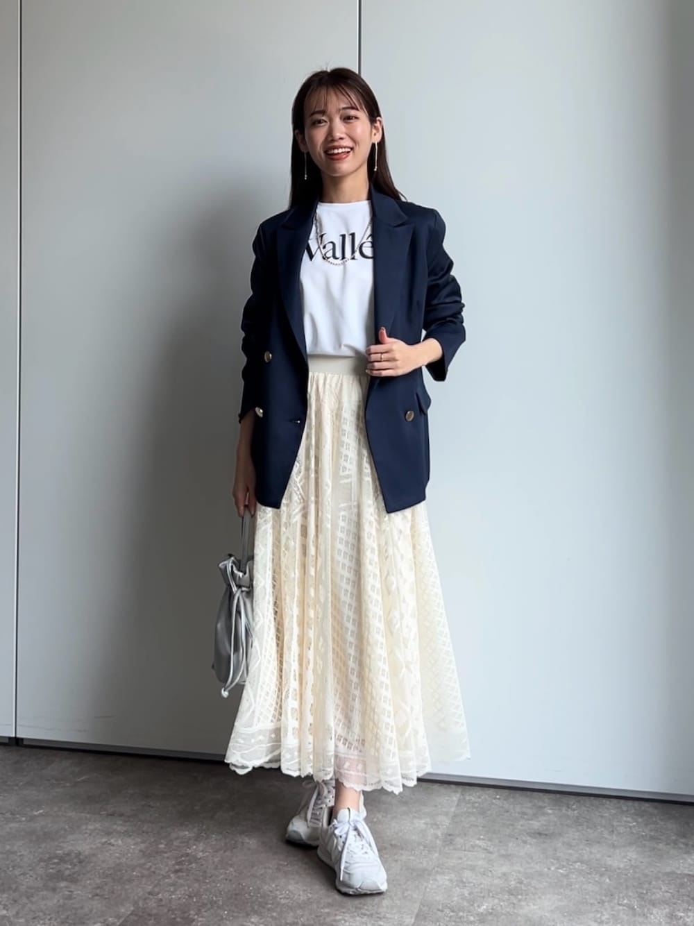 いたみかなこさんの「GLDボタンテーラードジャケット（Chez toi）」を使ったコーディネートの1枚目の写真