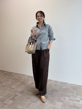 「Chez toi（シェトワ）のサテンパラシュートパンツ（その他パンツ、ブラウン系）」を使った、いたみかなこさん（レディース・161cm）の秋コーディネート