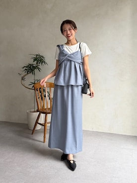 「Chez toi（シェトワ）の【セットアップ】ビスチェ見えドッキングプルオーバー×ナロースカート（ワンピース、ブルー系）」を使った、いたみかなこさん（レディース・161cm）の春コーディネート