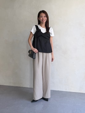 「Chez toi（シェトワ）のストライプイージーパンツ（その他パンツ、ベージュ系）」を使った、いたみかなこさん（レディース・161cm）の夏コーディネート