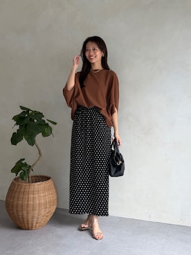 「Chez toi（シェトワ）の【二の腕カバー】【シワになりにくい】梨地ヤッコスリーブプルオーバー（Tシャツ/カットソー、ブラウン系）」を使った、いたみかなこさん（レディース・161cm）の秋コーディネート