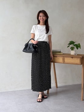 「Chez toi（シェトワ）の柄プリーツナロースカート（トートバッグ、ブラック系）」を使った、いたみかなこさん（レディース・161cm）の夏コーディネート