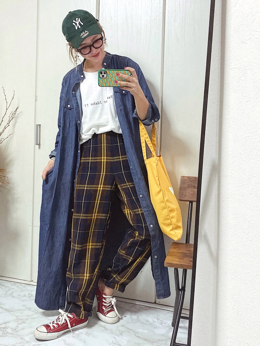 「秋コーデ、デニムワンピース、デニムシャツワンピース、シャツワンピース、チェックパンツ、オトナカジュアル、秋服準備はじめました、シャツスタイル、プチプラ、デニム、キャップ」｜「Auntie Rosa Holidayのウエスタンデニムワンピース（ワンピース、ブルー系）」を使った、natsupooさん（レディース・167cm）の夏コーディネートの1枚目の写真