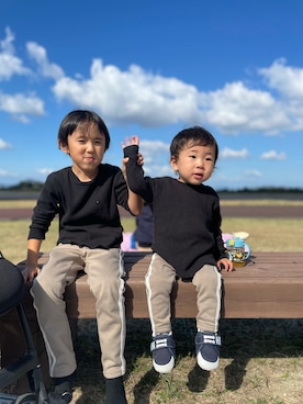 「BREEZE（ブリーズ）のアイテム（スウェットパンツ）」を使った、緋彩×緋志さん（キッズ・110cm）の秋コーディネート