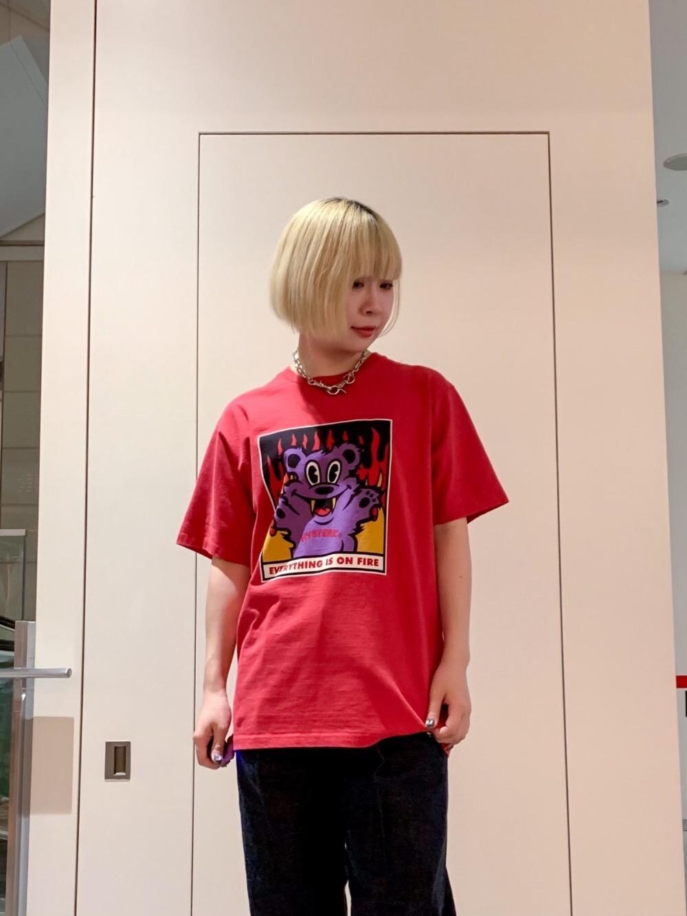 「ネックレス、Tシャツ、ウォレットチェーン、ヒステリックグラマー、高身長、骨格ナチュラル、HYSTERIC GLAMOUR、夏コーデ、カジュアルコーデ 、メンズライク 」｜「HYSTERIC GLAMOURのWOMAN ON SKULL  PICKウォレットチェーン（ウォレットチェーン、シルバー系）」を使った、YUNさん（レディース・168cm）の夏コーディネートの1枚目の写真
