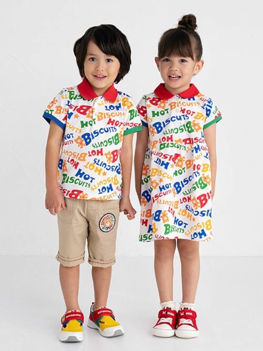 「ポロシャツ、春夏コーデ、おそろいコーデ、女の子コーデ、男の子コーデ、mikihouse、ミキハウス、ポロシャツワンピース、hotbiscuits、ホットビスケッツ」｜「HOT BISCUITSのカラフルロゴ ポロシャツワンピース（ワンピース、その他）」を使った、ミキハウス ホットビスケッツ店さん（キッズ・100cm）の春コーディネートの1枚目の写真