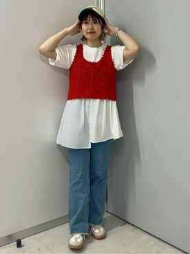 「アイテム（ベスト、レッド系）」を使った、earth music&ecology officialさん（レディース・160cm）の春コーディネート