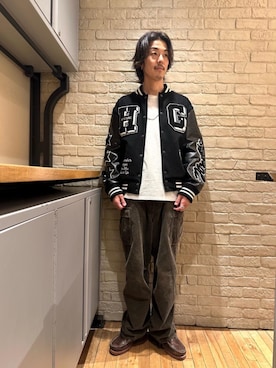 「ワイドパンツ 」｜「アイテム（スタジャン）」を使った、森 拓巳さん（メンズ・176cm）の冬コーディネート