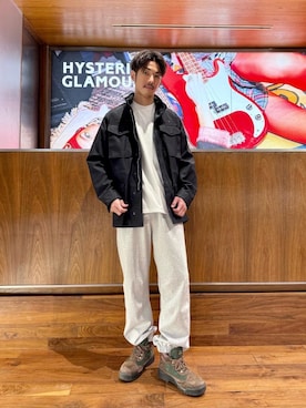 「HYSTERIC GLAMOUR（ヒステリックグラマー）のボンテージスウェットパンツ（その他パンツ、グレー系）」を使った、森 拓巳さん（メンズ・176cm）の冬コーディネート