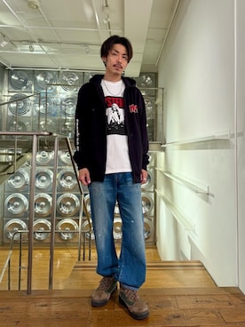 「HYSTERIC GLAMOUR（ヒステリックグラマー）のWAP加工 バギーストレートパンツ（デニムパンツ、ブルー系）」を使った、森 拓巳さん（メンズ・176cm）の春コーディネート