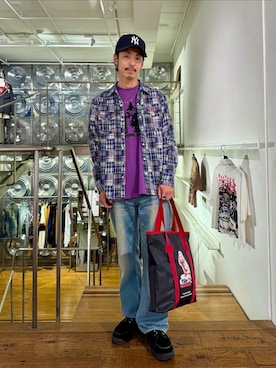 「HYSTERIC GLAMOUR（ヒステリックグラマー）のHYSTERIC NOISE Tシャツ（Tシャツ/カットソー、パープル系）」を使った、森 拓巳さん（メンズ・176cm）の春コーディネート