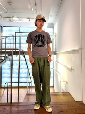 「HYSTERIC GLAMOUR（ヒステリックグラマー）の6ポケットカーゴパンツ（カーゴパンツ、グリーン系）」を使った、森 拓巳さん（メンズ・176cm）の夏コーディネート