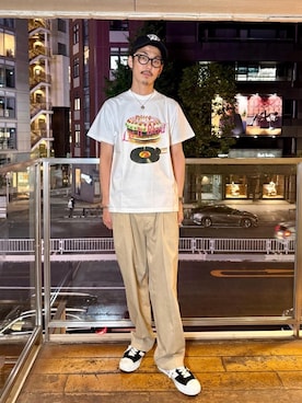 「HYSTERIC GLAMOUR（ヒステリックグラマー）の1タック ワイドチノパンツ（チノパンツ、ベージュ系）」を使った、森 拓巳さん（メンズ・176cm）の夏コーディネート