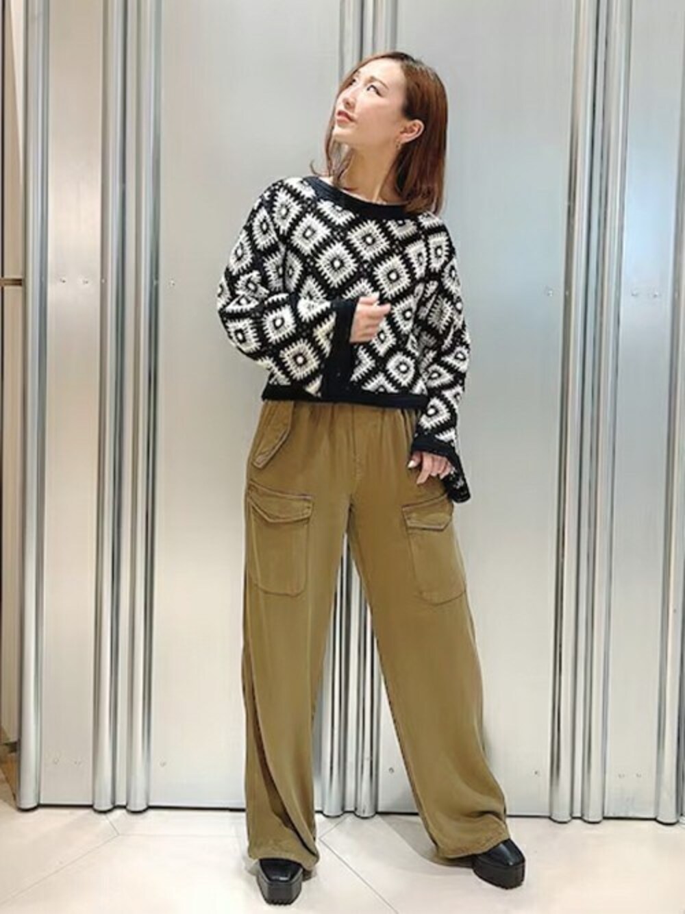 Desigual博多STAFFさんの「マルチカラー クロシェ編みセーター（Desigual）」を使ったコーディネートの1枚目の写真