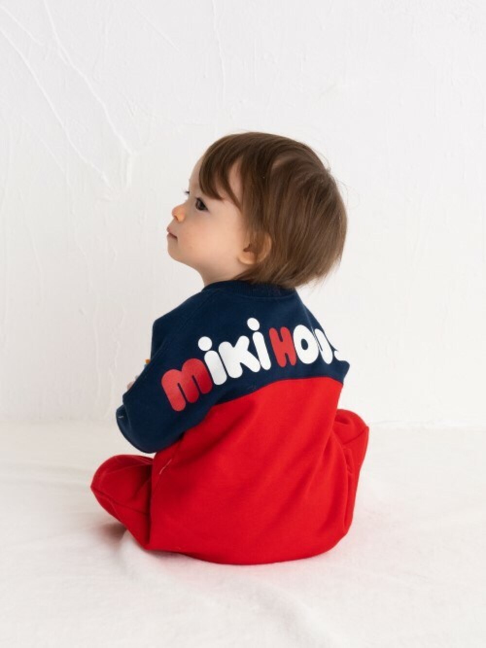 「カバーオール、ロゴ、ベビー、ロンパース、男の子、女の子、ベビーコーデ、ミキハウス、秋コーデ、秋服準備はじめました」｜「MIKI HOUSEのバックロゴカバーオール（ロンパース、その他）」を使った、ミキハウス担当者２さん（キッズ・70cm）の秋コーディネートの1枚目の写真