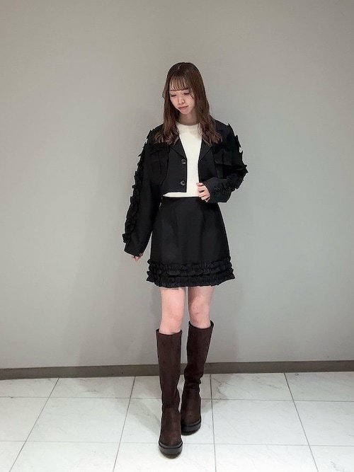 ブローチセットホイップフリルジャケット（テーラードジャケット