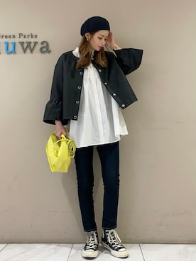 「白シャツ×デニム」｜「アイテム（ジャケット/アウター）」を使った、sumiさん（レディース・161cm）の春コーディネート