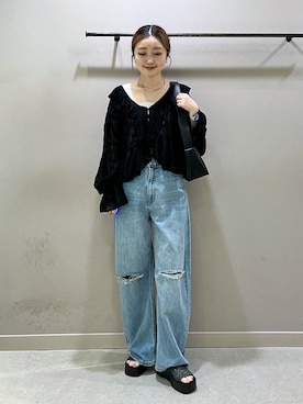 「LOWRYS FARM（ローリーズファーム）のフラワーレースフリルブラウス 666437（シャツ/ブラウス、ブラック系）」を使った、もっちさん（レディース・158cm）の春コーディネート