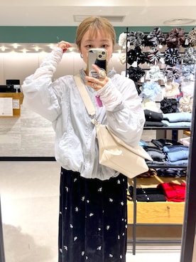 「LOWRYS FARM（ローリーズファーム）の【500mlペットボトル収納可】フラップショルダーＢＡＧ 1046881（ショルダーバッグ、ホワイト系）」を使った、もっちさん（レディース・158cm）の秋コーディネート