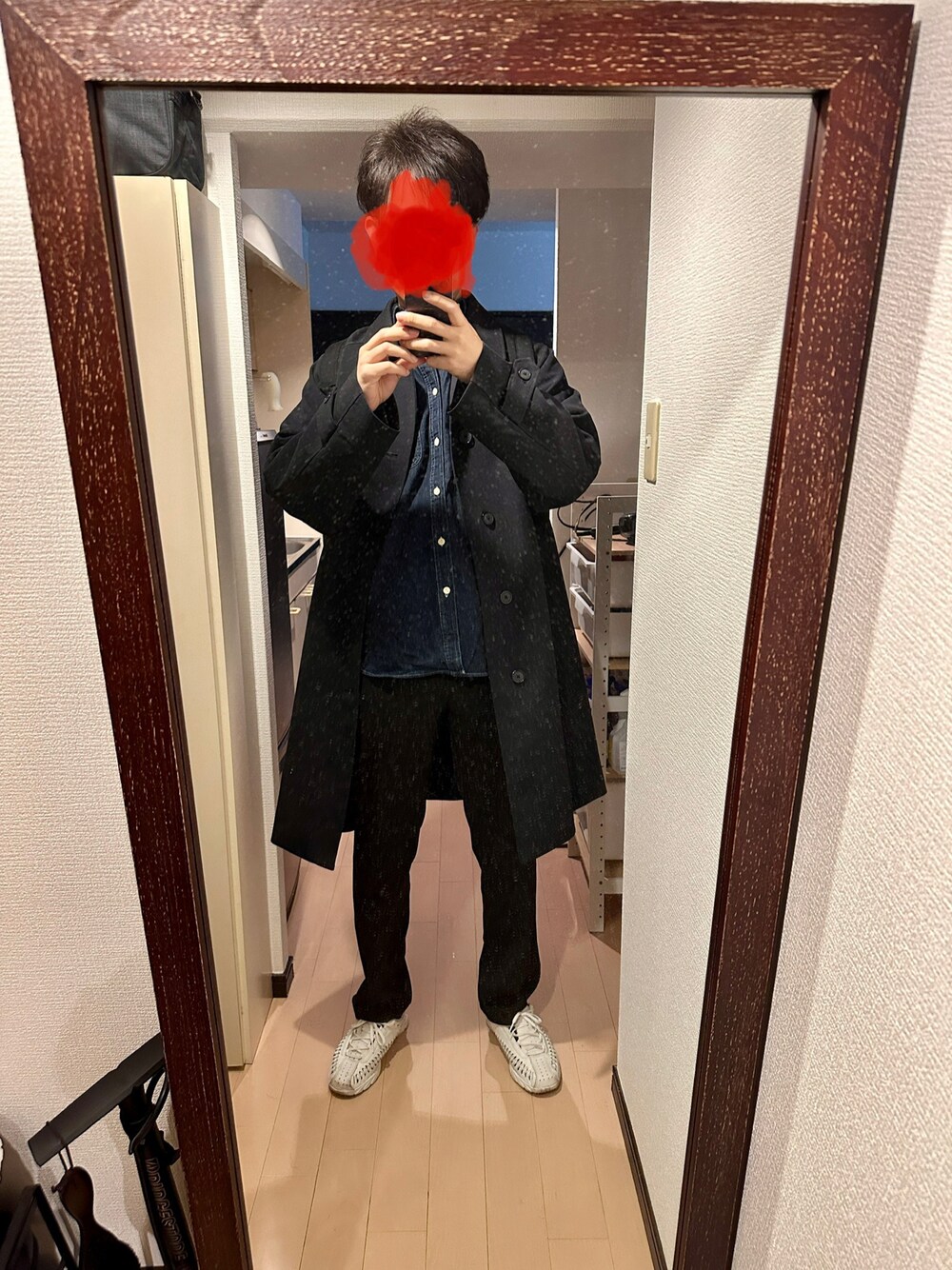 「UNIQLOのアイテム（スラックス、ブラック系）」を使った、yunyun_jpさん（メンズ・177cm）の春コーディネートの1枚目の写真