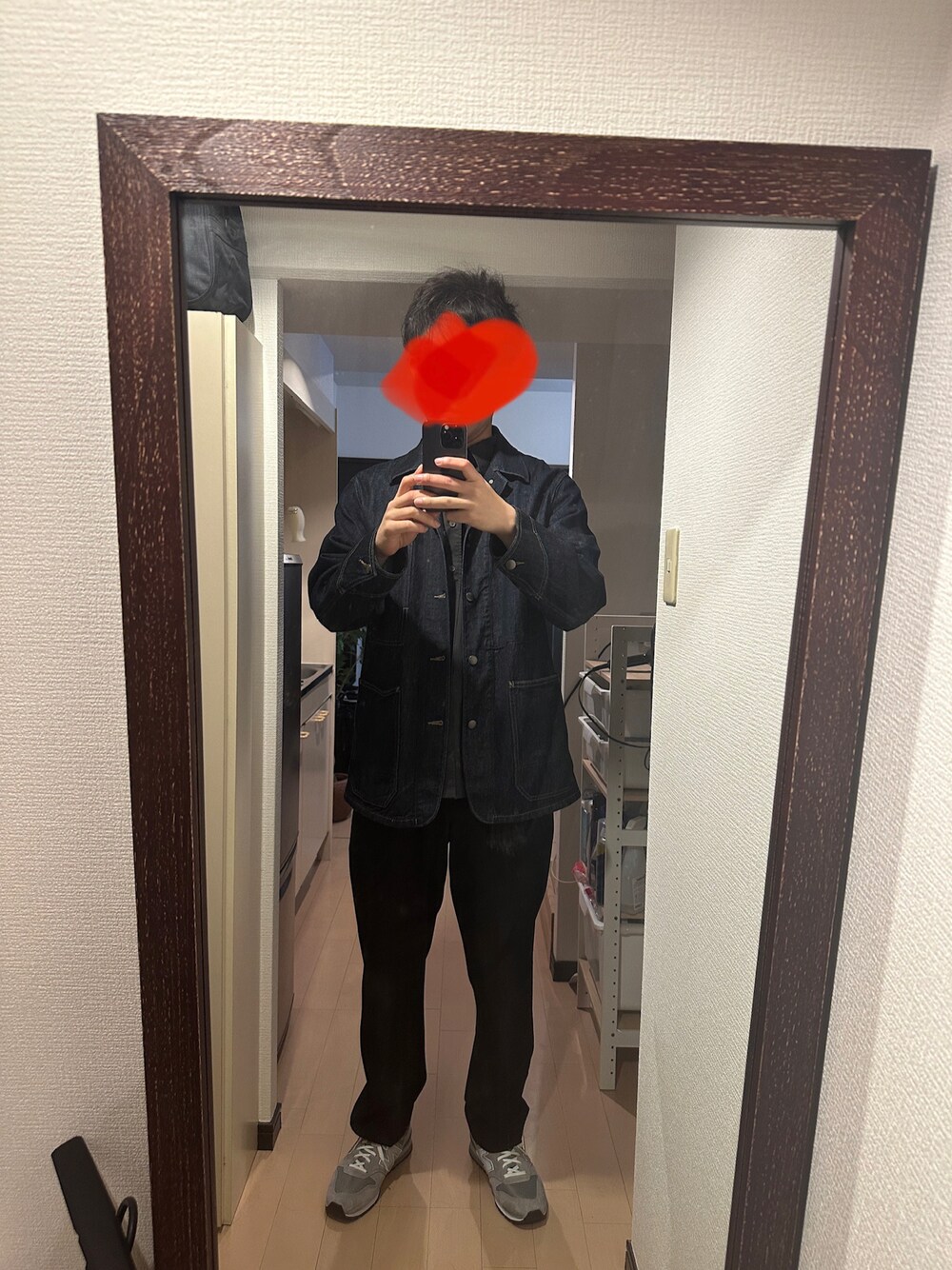 「デニムジャケット、ワイドスラックス」｜「UNIQLOのアイテム（スラックス、ブラック系）」を使った、yunyun_jpさん（メンズ・177cm）の春コーディネートの1枚目の写真
