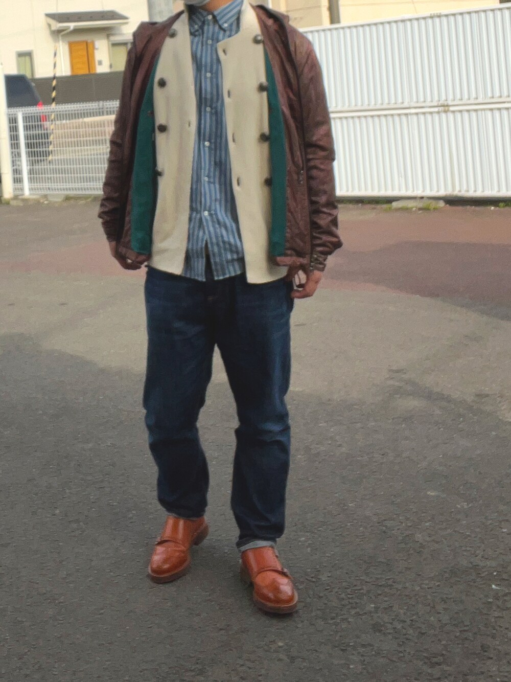 「ナイロンパーカー、ダブルモンク、ジーンズ」｜「ETROのアイテム（ナイロンジャケット、ブラウン系）」を使った、tattsuさん（メンズ・174cm）の春コーディネートの1枚目の写真