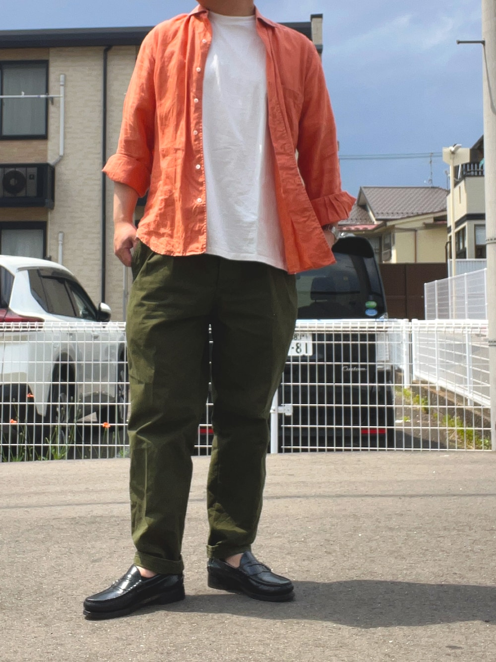 「リネンシャツ」｜「Loro Pianaのアイテム（シャツ/ブラウス、オレンジ系）」を使った、tattsuさん（メンズ・174cm）の春コーディネートの1枚目の写真