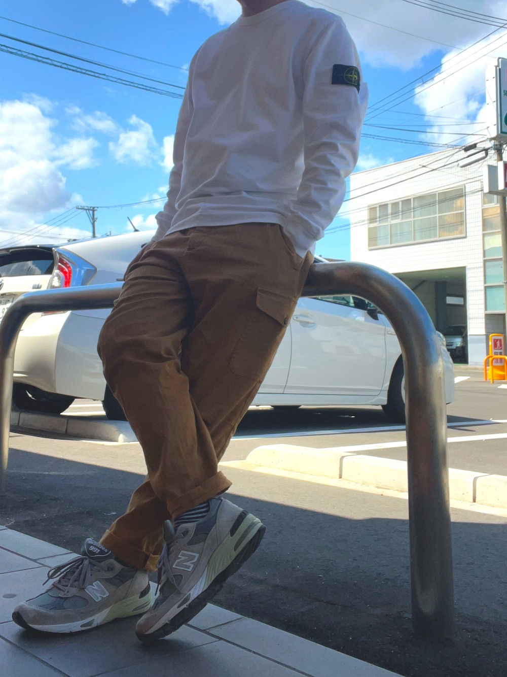 「991、カーゴパンツ」｜「STONE ISLANDのアイテム（Tシャツ/カットソー、ホワイト系）」を使った、tattsuさん（メンズ・174cm）の夏コーディネートの1枚目の写真
