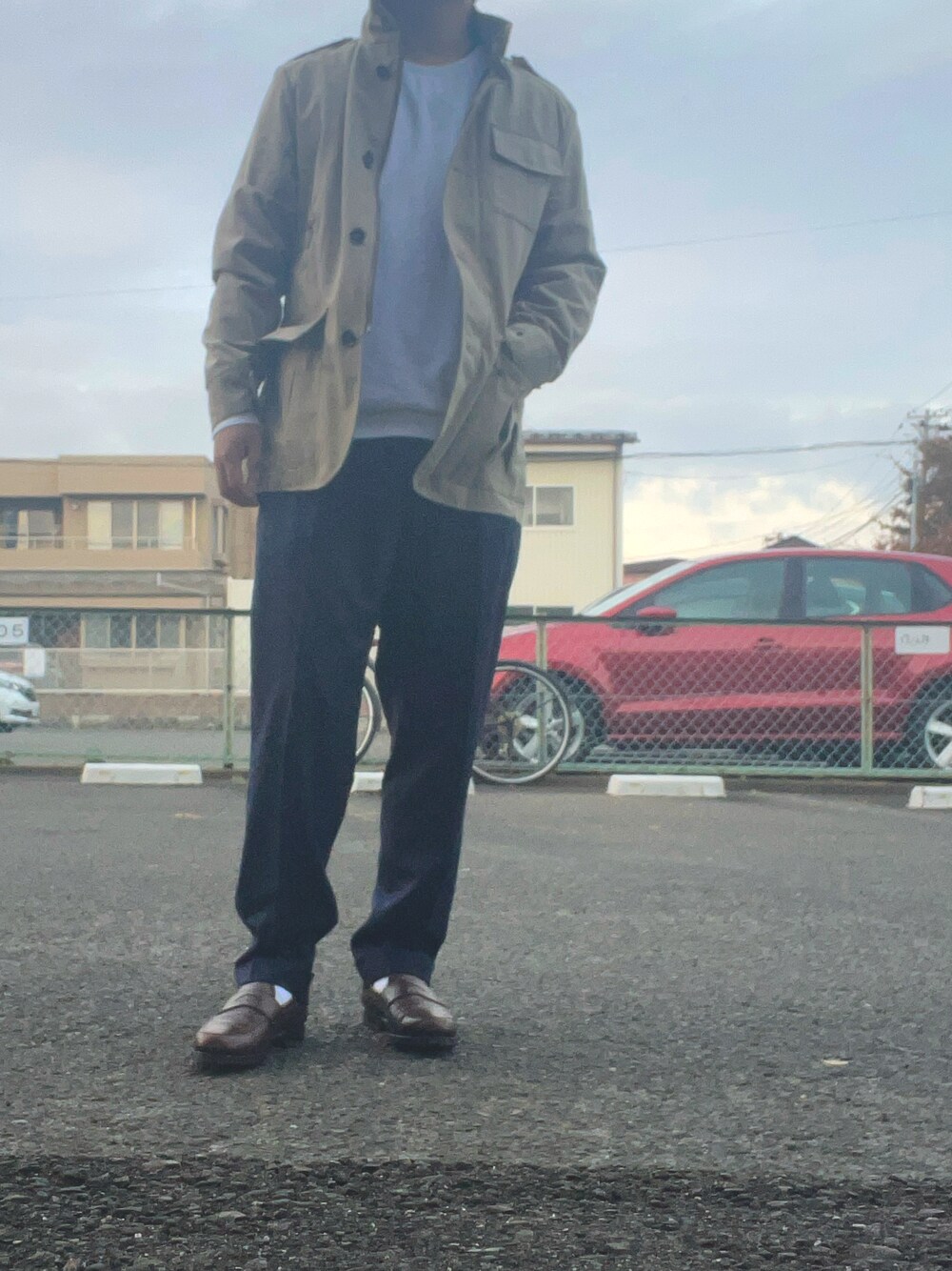「MOORERのアイテム（ミリタリージャケット、ベージュ系）」を使った、tattsuさん（メンズ・174cm）の秋コーディネートの1枚目の写真