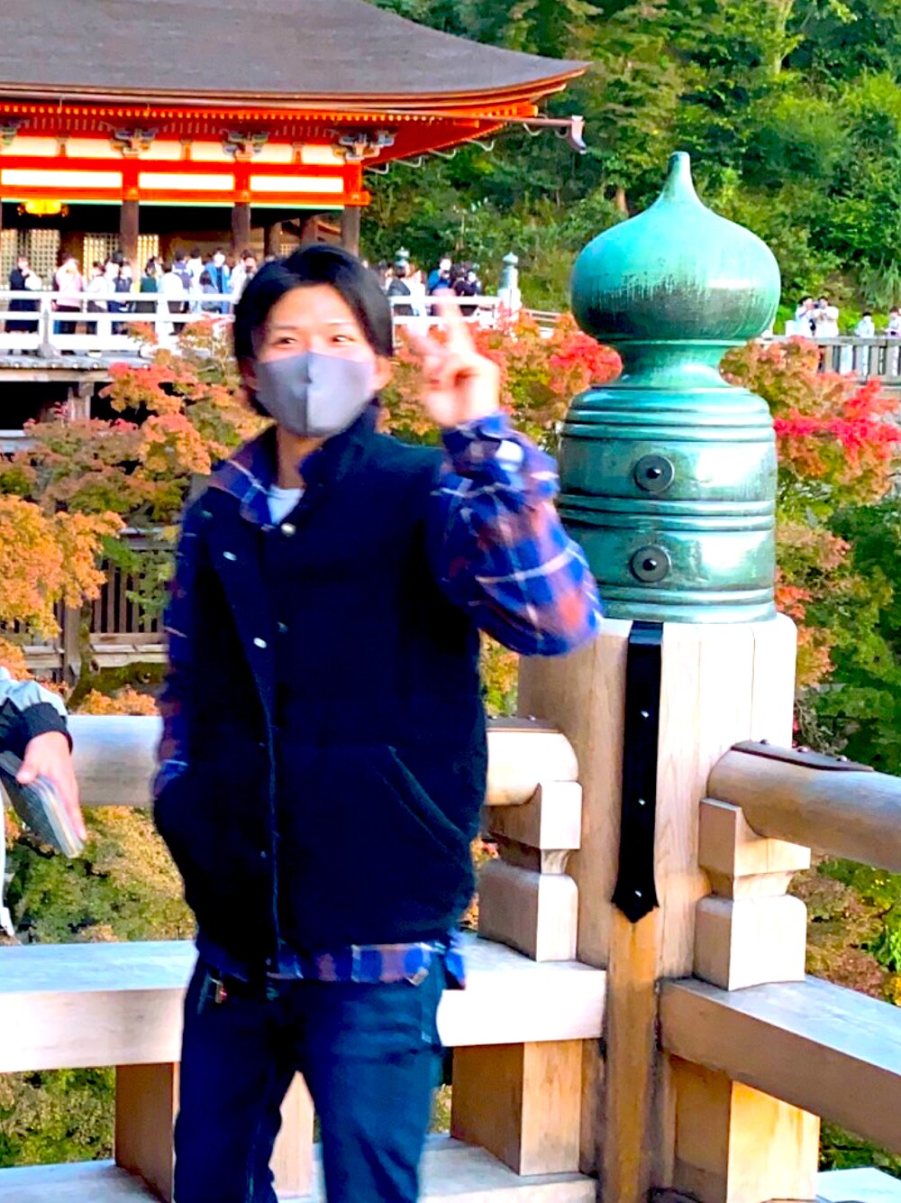 「秋コーデ、休日スタイル、シンプル」｜「ドンキのマスクのアイテム（マスク、グレー系）」を使った、りさん（メンズ・173cm）の秋コーディネートの1枚目の写真