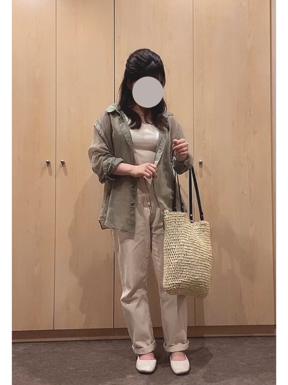 「低身長、大学生、プチプラコーデ、きれいめカジュアル、シンプル、夏、シースルー、シアーシャツ」｜「GRLのキャミ付きシアーシャツ（シャツ/ブラウス、グリーン系）」を使った、のんさん（レディース・151cm）の夏コーディネートの1枚目の写真