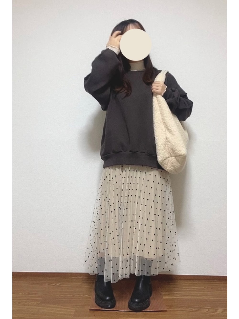 「RAKUkuのアイテム（スカート、ベージュ系）」を使った、のんさん（レディース・150cm）の冬コーディネートの1枚目の写真