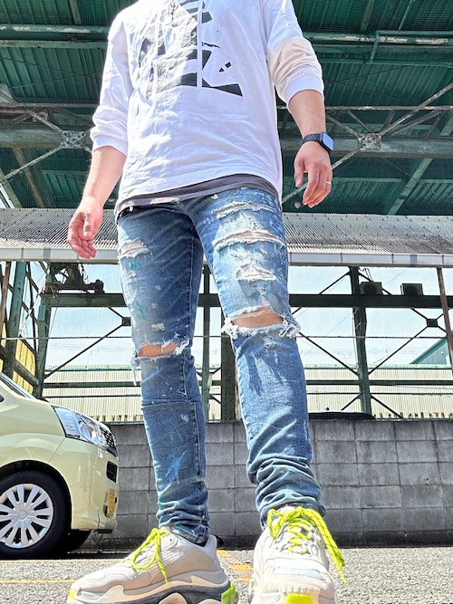 AMIRI（アミリ）の「AMIRI Skinny-Fit Distressed Paint-Splattered