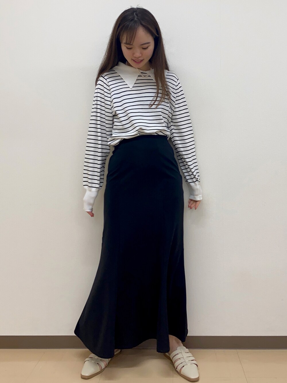 「シンプルコーデ、春ニット、おしゃれさんと繋がりたい、ボーダー、襟付きトップス、マーメイドスカート、キレイめ、オトナカジュアル」｜「Green　Parksの襟付きボーダーニットプルオーバー（ニット/セーター、ホワイト系）」を使った、𝐀𝐊𝐀𝐑𝐈さん（レディース・163cm）の春コーディネートの1枚目の写真